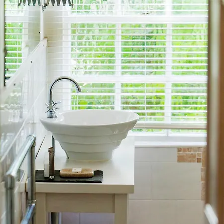 The Summer House Bed & Breakfast 4*